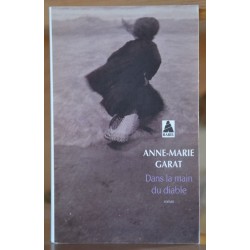 En occasion Dans la main du diable, de Anne-Marie Garat, un roman Babel Poche